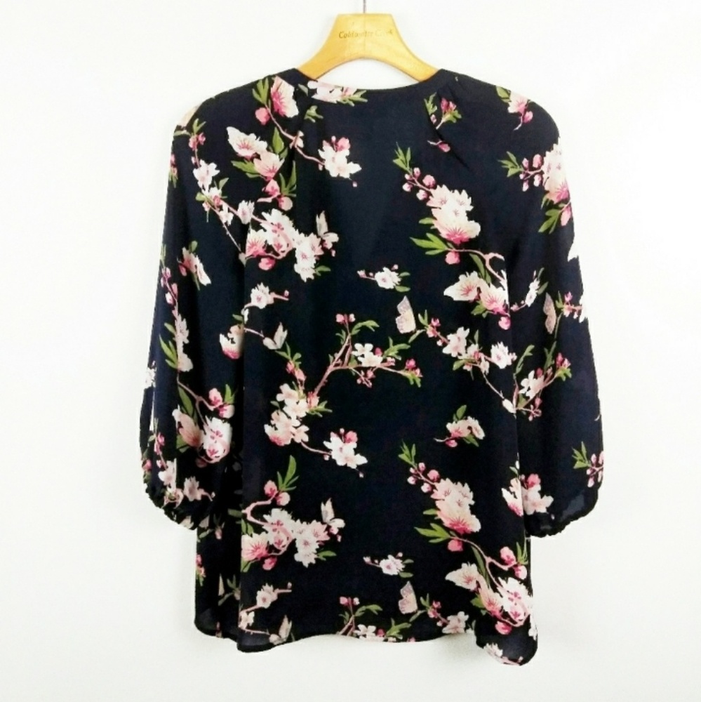 Joie 100% silk v neck floral print blouse xs